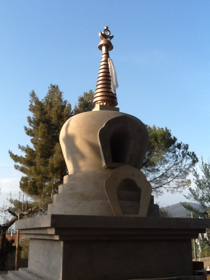 Lo stupa dedicato al Ven. Lama Ghesce Ciampa Gyatzo all'Istituto Lama Tzong Khapa a Pomaia PI
