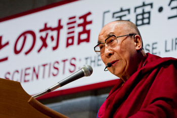 His Holiness the Dalai Lama speaking at the dialogue with scientists in Tokyo, Japan on November 17, 2013. Photo/Office of Tibet Japan