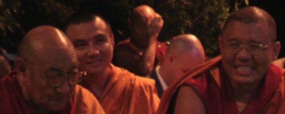 Ghesce Tenzin Darghye tra altri Lama