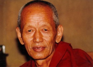 geshe-yeshe-thubten1-face-300x217 Ven. Ghesce Yesce Tobden: La persona che si vuole liberare dalla sofferenza degli stati inferiori deve dapprima aver compreso l'esistenza delle vite future.