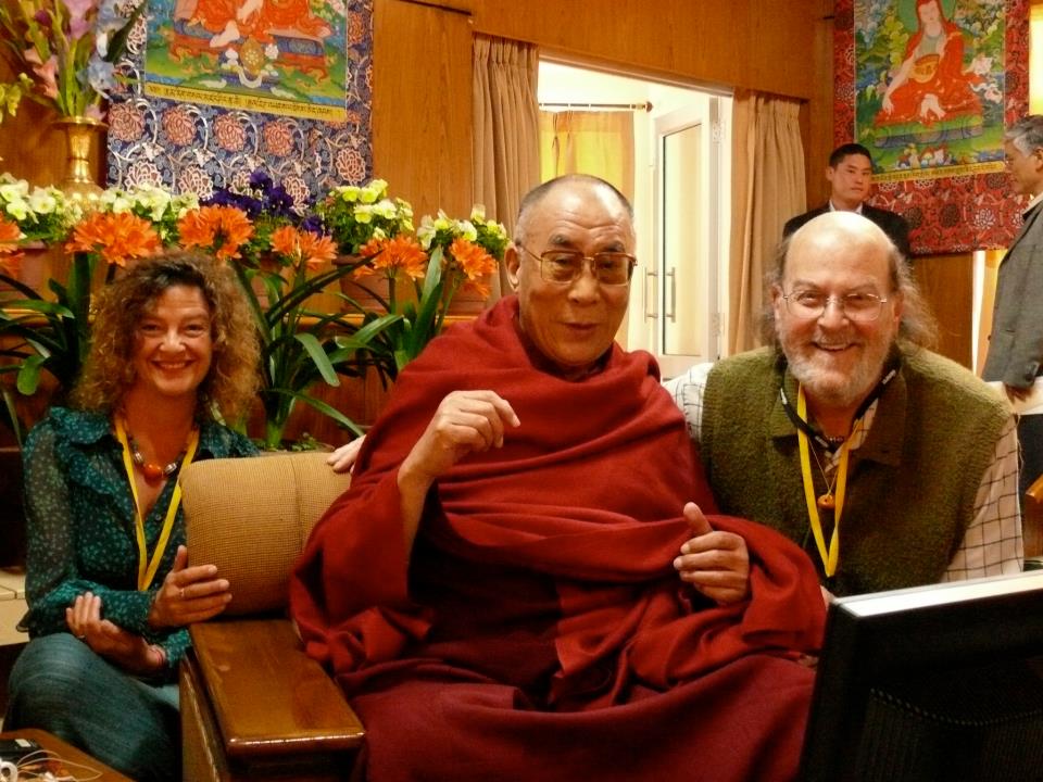 Sua Santità il Dalai Lama ed Arthur Kaufmann, che ha lasciato il corpo nel dicembre 2011 e che ricordiamo con profondo affetto e stima.