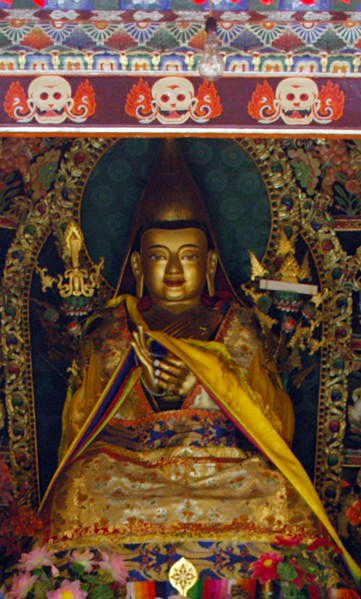 Lama Tzong Khapa: In tutte le mie vite future, anche a costo della vita o di parti del corpo, Possa io non fermarmi, né essere incostante neppure per un momento,