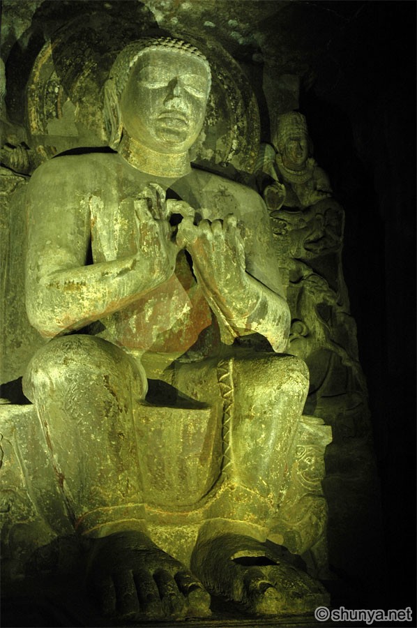 Bodhisattva: “Possano i saggi venire su quest’isola, essere miei ospiti e parlare con me. Il saggio cammina sulla strada della virtù e conduce gli altri su quella stessa strada. Ha buona educazione e ascolta ciò che è detto per il suo bene; per questo sono amico del saggio.”