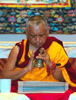Lama Zopa Rinpoche: "Quando le falene vedono la luce di una candela pensano che sia un buon posto dove andare".