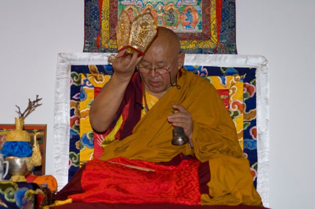 Sua Santità Drikung Kyabgon Chetsang Rinpoche illustra come abbandonare anche l'attaccamento più sottile. 