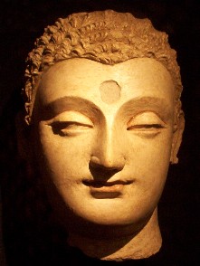Buddha Sakyamuni: “Ogni volta che un monaco, mentalmente presente, inspira ed espira, in quel momento, egli dimora praticando la contemplazione del corpo sul corpo, ardente, chiaramente comprendendo e mentalmente presente, avendo vinto il desiderio e l’angoscia nei riguardi del mondo”.