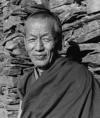 gyt-gen dubtob Il Ven. Ghesce Yesce Tobten nel suo eremo di meditazione, dove era chiamato Gen Dubtop, il detentore dei Siddhi.