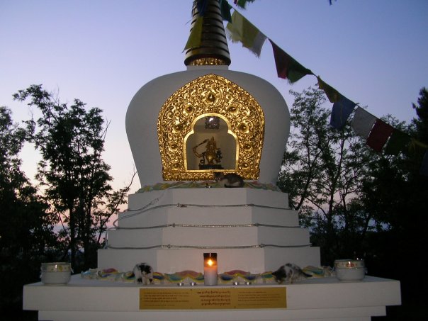 lo-stupa-del-venerabile-ghesce-yesce-tobden-allistituto-lama-tzong-khapa Stupa dedicated to venerable Gesce Yesce Tobden in Lama Tzong Khapa Institute, Pomaia, PI, Italy