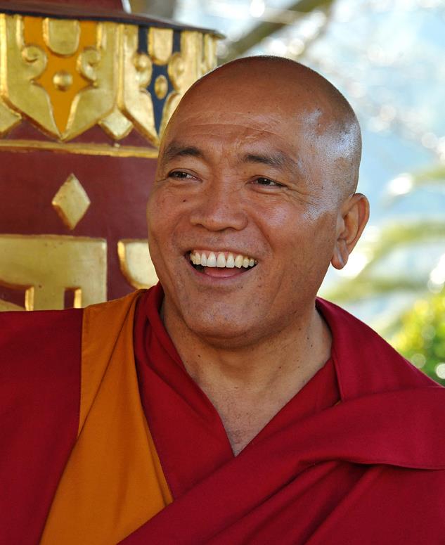 Ghesce Tenzin Tenphel: Evitiamo di dare la colpa agli altri. Ma gli altri hanno un ruolo molto marginale nel causare i nostri eventi interni, ma non posso consegnare le chiavi del mio malessere o felicita agli altri. 