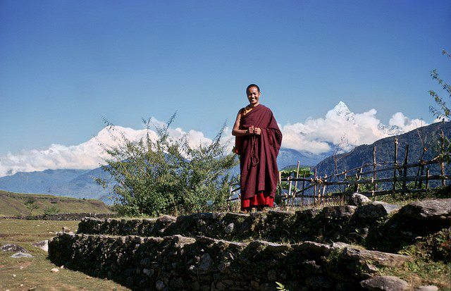 lama-yeshe-in-pokhara-1970 Lama Yesce: Coloro che non riescono a comprendere che la natura della loro mente è pura non potranno comprendere la possibilità di scoprire la loro innata purezza, e perderanno ogni opportunità di farlo.