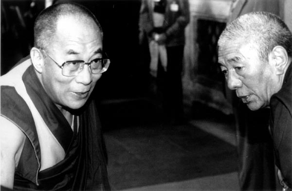 Sua Santità il Dalai Lama col Ven. Gheshe Sonam Chanciub