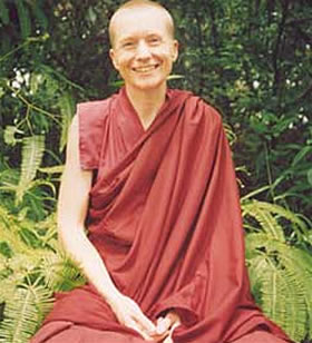 sangye-kadro Sangye Khadro (Kathleen McDonald): Una consapevolezza della morte ci dà un’enorme energia per non sprecare la nostra vita, e per viverla nel modo più significativo.