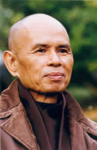 Thich Nhat Hanh: Non avrebbe nessun significato se ci prostrassimo ai nostri antenati senza però perdonare i nostri fratelli e sorelle. Nella Bibbia si ritrova lo stesso insegnamento.