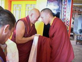 Sua Santità Drikung Kyabgon Chetsang Rinpoche e Sua Santità il XVII Karmapa.