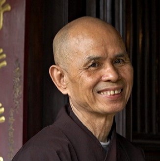 Thich Nhat Hanh: “Inspirando invito mia madre che è in me ad inspirare con me”.