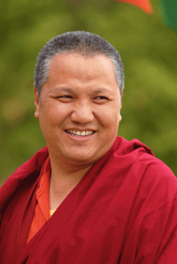 Ven. Sangye Nyenpa Rinpoce: Per praticare abbiamo bisogno degli esseri, senza di loro non posso giungere all'illuminazione