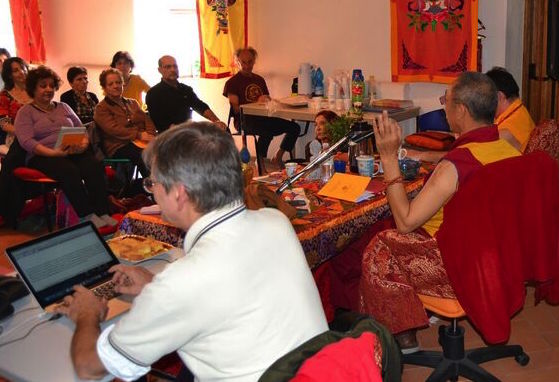 1 Geshe Gedun Tharchin: Il Buddha è testimoniato dalla natura. Il Buddha nacque sotto un albero, visse e mori sotto un albero.
