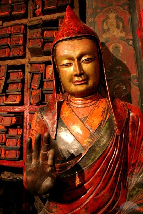 atisha-with-tangyur-xigaze Atiśa Dīpaṃkara
