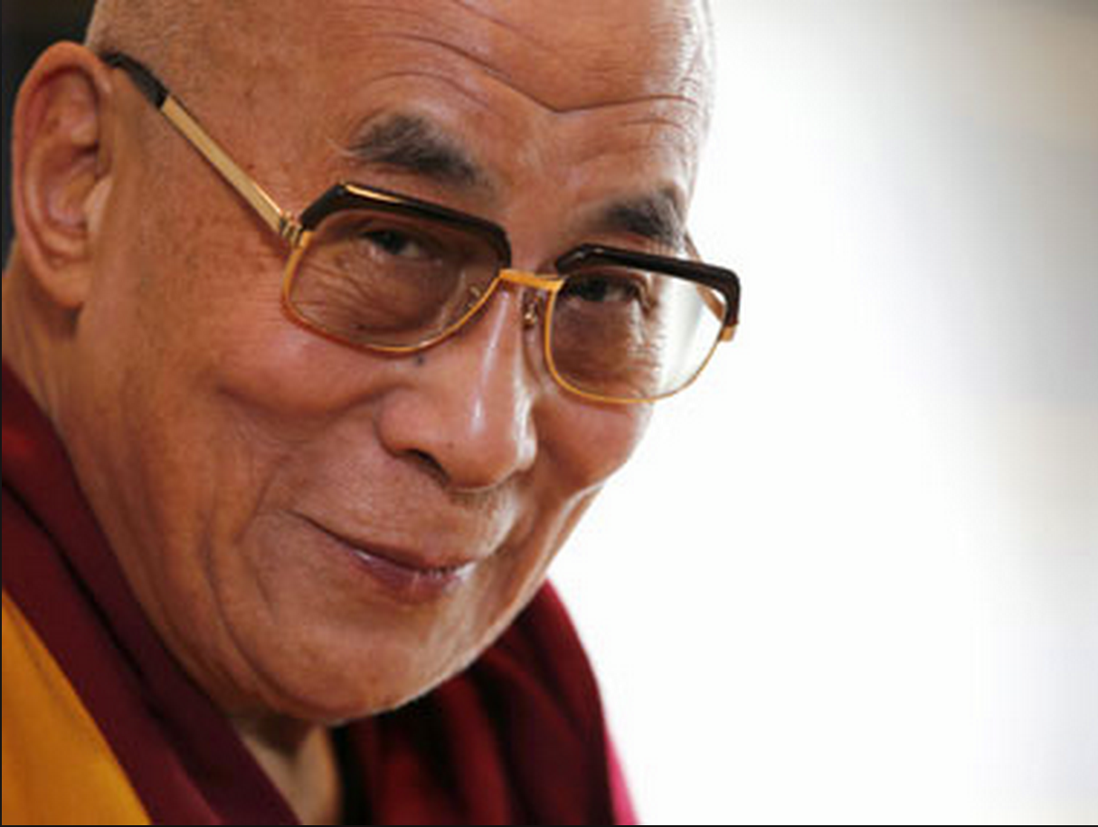 dl-6 Sua Santità il XIV Dalai Lama: Tramite la mente dell’emersione definitiva che ricerca la pace della liberazione Da tutte le sofferenze e possedendo la radice, la grande compassione Che è il desiderio illimitato di proteggere tutti i migratori, Possa ottenere la trasformazione magnifica della Bodhicitta spontanea.