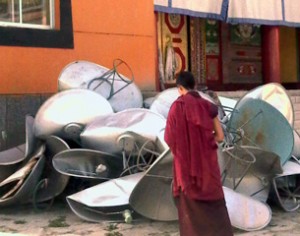 Sono ormai migliaia le antenne satellitari sequestrate ai tibetani dalla polizia cinese