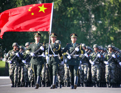 Soldati cinesi in marcia 