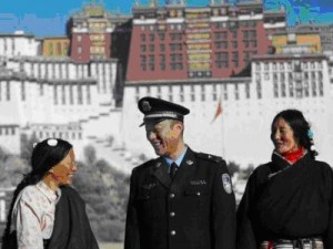 L’Ong tibetana Free Tibet a Copenhagen accusa la Cina d’usare l’emergenza clima per reprimere il popolo tibetano.