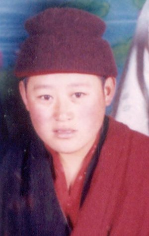 Yangkyi Dolma, 33 anni, monaca tibetana del monastero Kardze Lamdrag deceduta in circostanze poco chiare in un carcere cinese.
