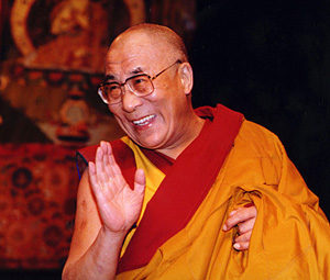 Pechino si vanta della modernizzazione industriale del Tibet che sta portando benessere alla regione. Ma secondo il Dalai Lama questa politica sta portando al “genocidio culturale” del Tibet.