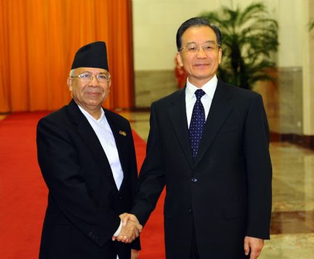 Il primo ministro nepalese Madhav Kumar col presidente cinese Hu Jintao