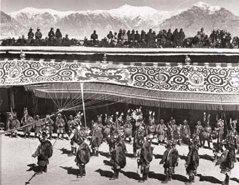 Un momento dei festeggiamenti del Capodanno Tibetano del 1938.