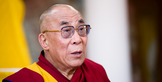 Sua Santità il Dalai Lama: "Mi congratulo con la comunità monastica, i giovani e le molte altre persone provenienti da aree vicine per il loro sostegno e l’assistenza alle famiglie di coloro che hanno perso tutto".