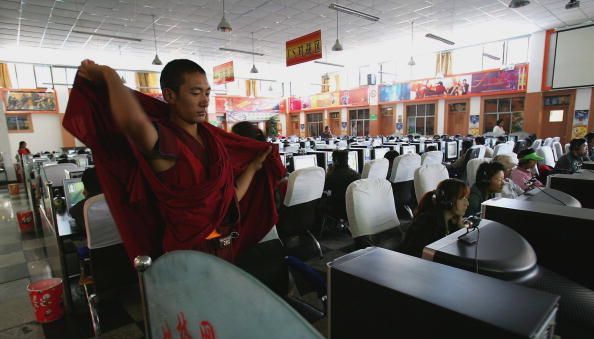 Nel novembre del 2008 Wangdu, un operatore sanitario tibetano, è stato condannato all’ergastolo per aver mandato una mail fuori dalla regione che conteneva informazioni sulle proteste della primavera precedente.