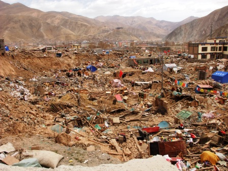 l'antica città tibetana di Kyegudo è scomparsa sotto le scosse del terremoto