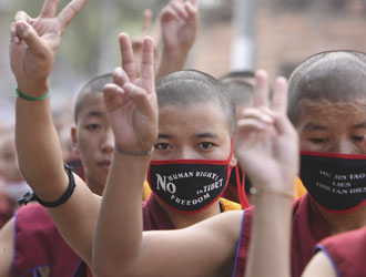 La protesta di monaci tibetani