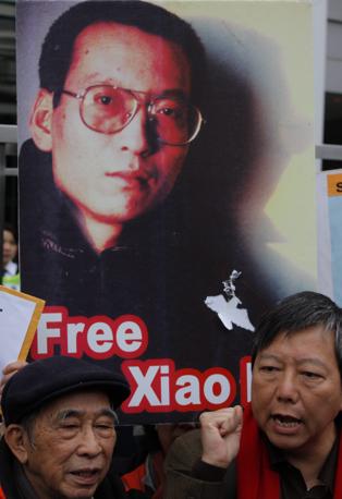Proteste ad Hong Kong  Cina per la liberazione di Liu Xiaobo