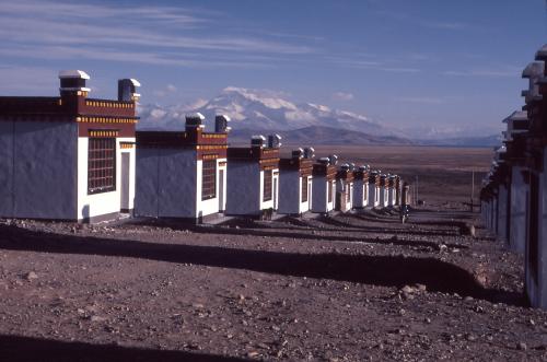 Nuovo insediamento di nomadi in Tibet.