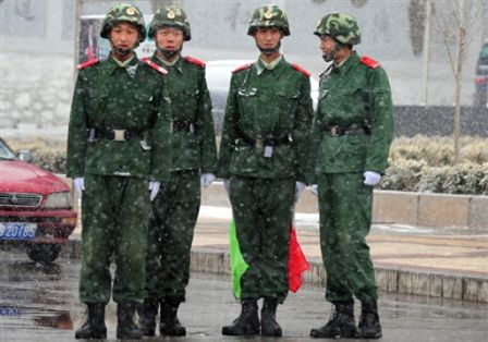 Polizia cinese chepresidia militarmente Lhasa