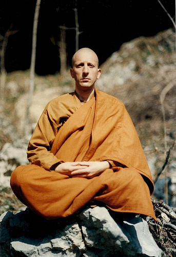 Ajhan Thanavaro in meditazione - Friuli 1991
