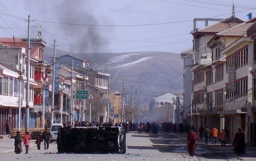 Dimostrazioni e barricate a Ngaba nel 2008.