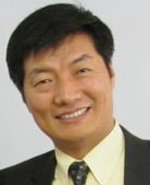 Lobsang Sangay, 43 anni, docente a Harvard, il nuovo premier del governo in esilio che succede al Dalai Lama.