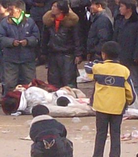 A Gaba in Tibet la situazione è drammattica: fonti locali affermano che di fronte alla prospettiva di una morte per fame dei monaci vi sarà una rivolta di massa, che potrebbe avere l’esito letale di quella del 16 marzo 2008.