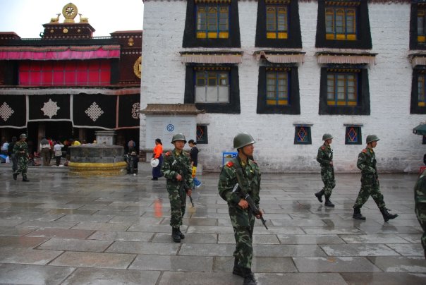 La repressione nei monasteri in Tibet impedisce anche le pratiche religiose.