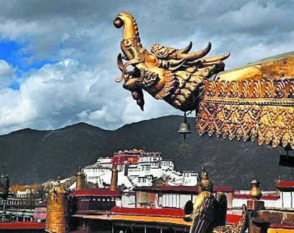 A conclusione del rapporto, il governo USA denuncia la persecuzione religiosa e la discriminazione in atto in Tibet e chiede ai leader cinesi di “impegnarsi in un costruttivo dialogo con il Dalai Lama e i suoi rappresentanti.