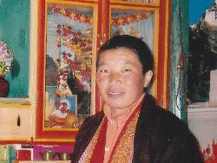 La monaca Palden Choesang, 35 anni, del monastero di Darkar Choeling, a Twu nel Sichuan si è data fuoco gridando “Tibet libero” e “Lunga vita al Dalai Lama” ed è morta per le ustioni.
