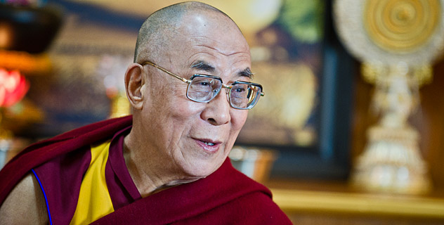 Sua Santità il Dalai Lama: La rinuncia di Siddhartha, la sua scelta di vivere una vita senza fissa dimora, simboleggia la pratica dell'addestramento nella morale, i suoi sei anni di ascesi simboleggiano l'addestramento alla concentrazione ed il suo raggiungimento dell'illuminazione attraverso la pratica della saggezza sotto l'albero della Bodhi rappresenta l'importanza di coltivare la saggezza.
