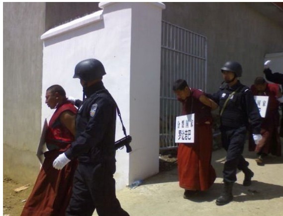 tibet_-_monaci_repressione1
