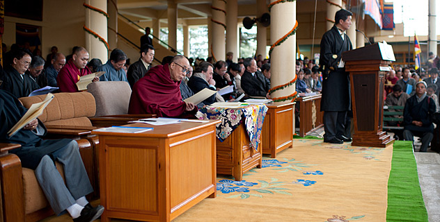 Il Kalon Tripa Prof. Lobsang Sangay tiene a Dharamsala il discorso commemorativo in occasione del 53° anniversario dell'insurrezione nazionale tibetana. 