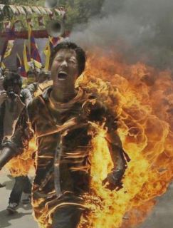 Lobsang Sherab si è auto-immolato nella cittadina di Chara, contea di Ngaba, nella zona orientale tibetana.