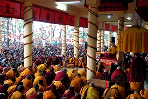 Sua Santità il Dalai Lama: E 'deprecabile che in questo momento la verità venga violentemente repressa all'interno del Tibet. Nel mondo attuale, la verità sta perdendo di forza