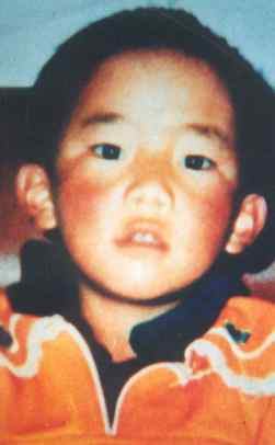 Il piccolo Panchen Lama fatto sparire 10 anni orsono: il più giovane prigioniero politico al mondo. 
